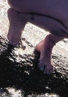 Nicole Neumann feet photo thumbnail