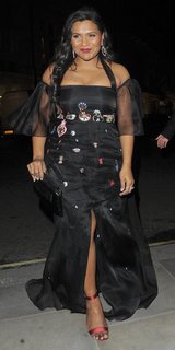 Mindy Kaling feet photo thumbnail