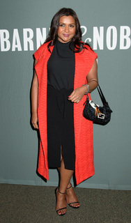 Mindy Kaling feet photo thumbnail