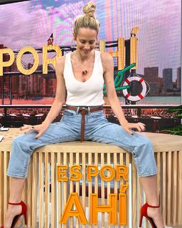 Julieta Prandi feet photo thumbnail