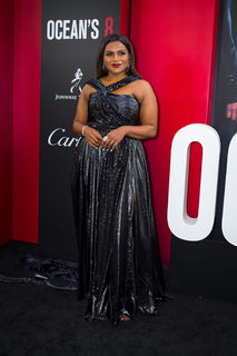 Mindy Kaling feet photo thumbnail