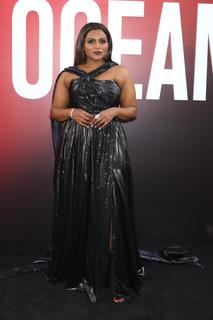 Mindy Kaling feet photo thumbnail