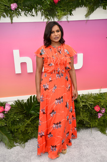 Mindy Kaling feet photo thumbnail