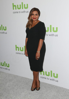 Mindy Kaling feet photo thumbnail