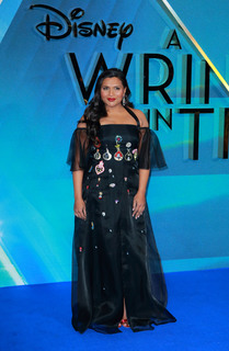 Mindy Kaling feet photo thumbnail