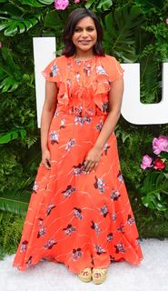Mindy Kaling feet photo thumbnail