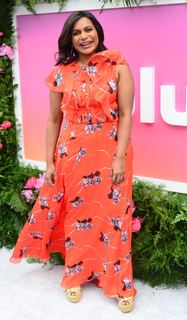 Mindy Kaling feet photo thumbnail