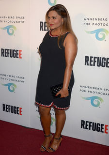 Mindy Kaling feet photo thumbnail