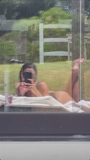 Belén Rodríguez feet photo thumbnail