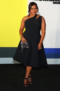 Mindy Kaling feet photo thumbnail