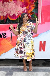 Mindy Kaling feet photo thumbnail