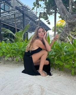 Seyma Subasi feet photo thumbnail