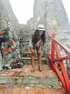Rocsi Diaz feet photo thumbnail