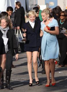 Michelle Williams feet photo thumbnail