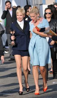 Michelle Williams feet photo thumbnail