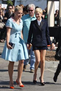 Michelle Williams feet photo thumbnail