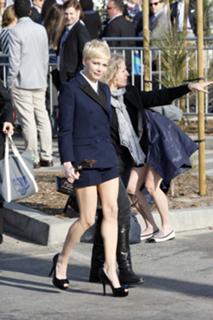 Michelle Williams feet photo thumbnail