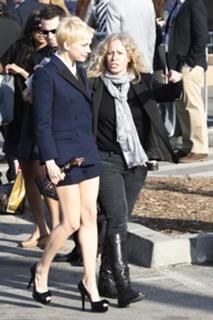Michelle Williams feet photo thumbnail