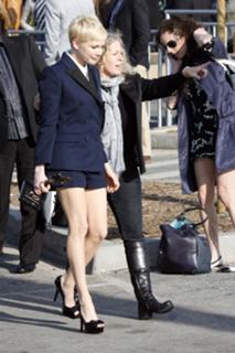 Michelle Williams feet photo thumbnail