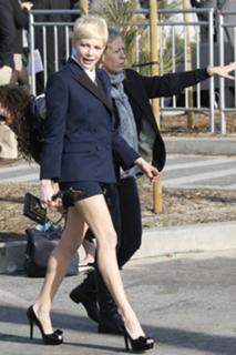 Michelle Williams feet photo thumbnail