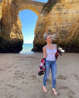 Gabrielle Taylor feet photo thumbnail