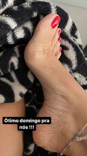 Karin Klemp feet photo thumbnail