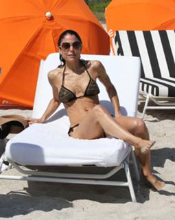 Bethenny Frankel feet photo thumbnail