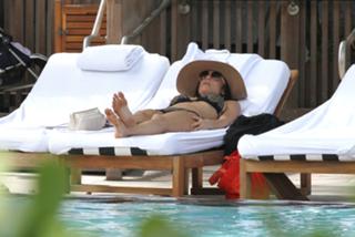 Bethenny Frankel feet photo thumbnail