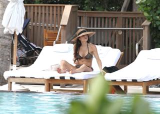 Bethenny Frankel feet photo thumbnail