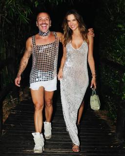 Alessandra Ambrosio feet photo thumbnail