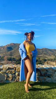 Chloe Bailey feet photo thumbnail