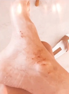 Nicole Neumann feet photo thumbnail