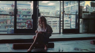 Sydney Sweeney feet photo thumbnail