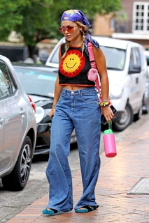Rita Ora feet photo thumbnail