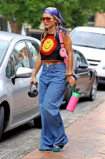 Rita Ora feet photo thumbnail