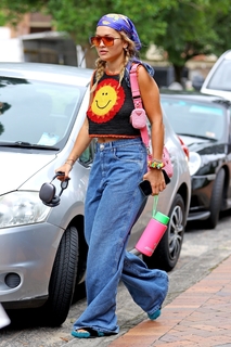 Rita Ora feet photo thumbnail
