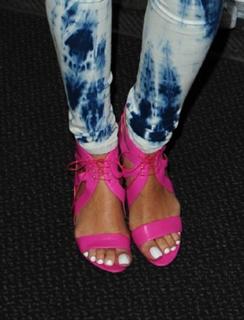 Rihanna feet photo thumbnail