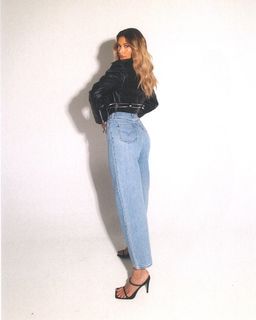 Hailey Bieber feet photo thumbnail