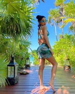 Chantel Jeffries feet photo thumbnail