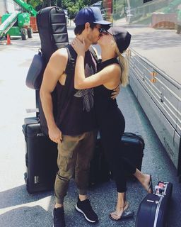 Kelsea Ballerini feet photo thumbnail