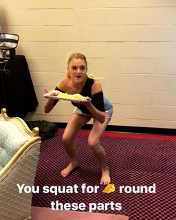 Kelsea Ballerini feet photo thumbnail