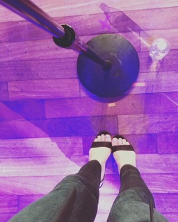 Kelsea Ballerini feet photo thumbnail