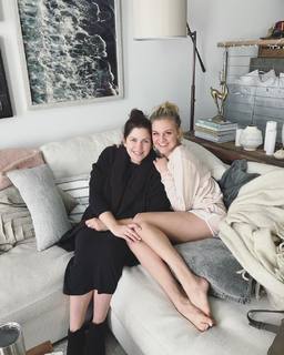 Kelsea Ballerini feet photo thumbnail