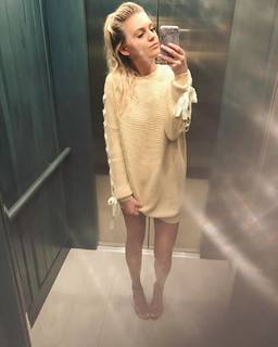 Kelsea Ballerini feet photo thumbnail
