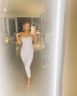 Halle Bailey feet photo thumbnail