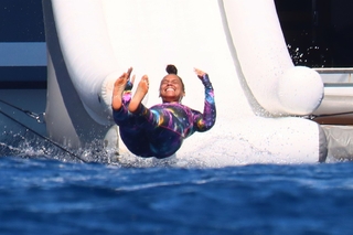 Alicia Keys feet photo thumbnail