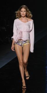 Doutzen Kroes feet photo thumbnail