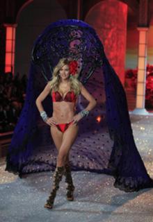 Doutzen Kroes feet photo thumbnail