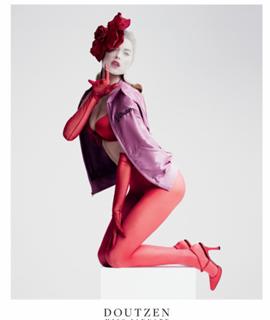 Doutzen Kroes feet photo thumbnail