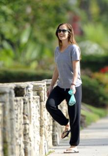 Minka Kelly feet photo thumbnail